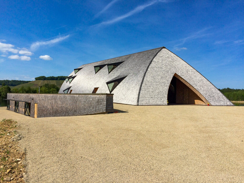 Dach mit Holzschindeln aus Alaska Zeder gespalten