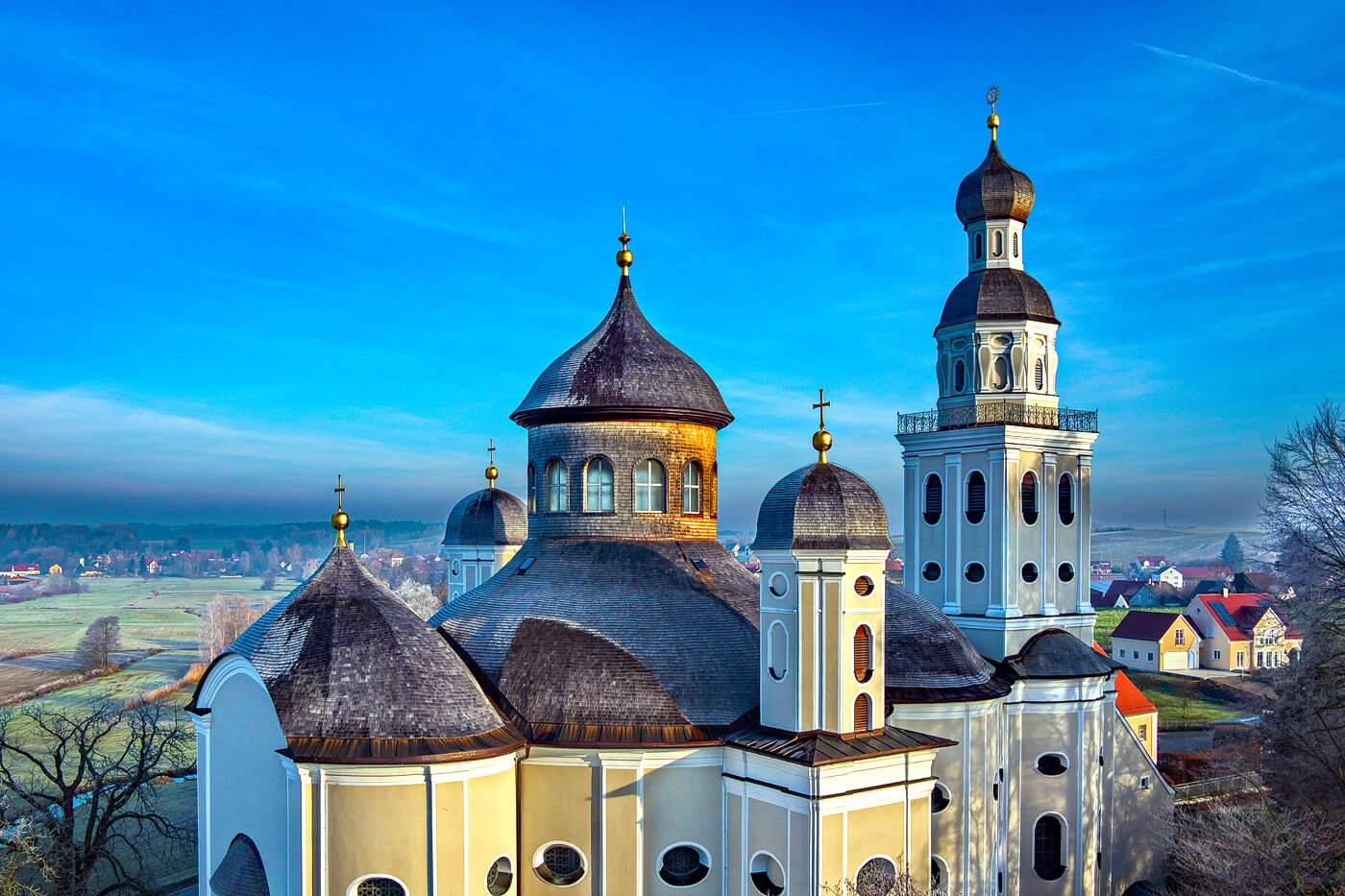 Kirchendach mit Holzschindeln aus Alaska Zeder gespalten