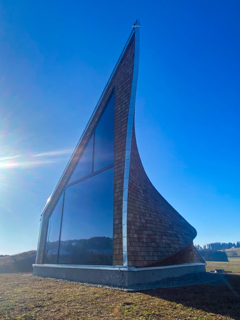 Dach mit Holzschindeln aus Laerche gespalten