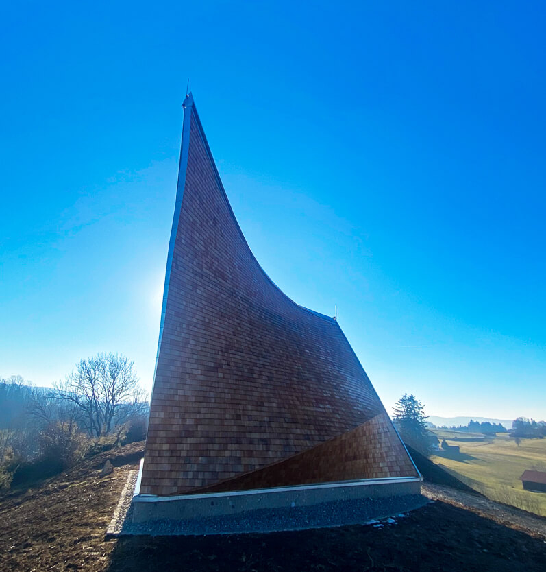 Dach mit Holzschindeln aus Laerche gespalten