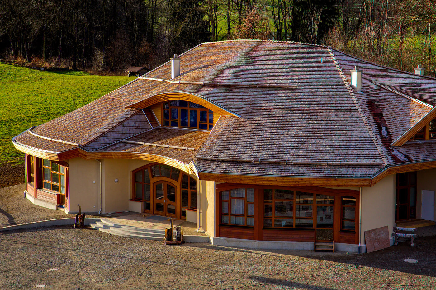 Dach mit Holzschindeln aus Rot Zeder gespalten