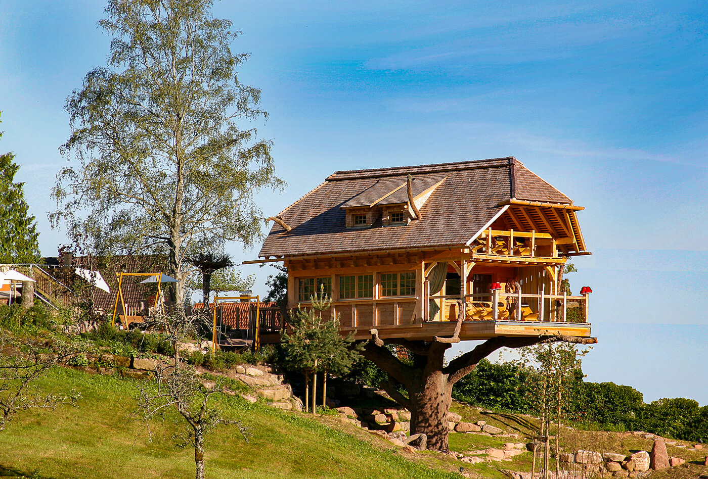 Dach mit Holzschindeln aus Rot Zeder gespalten