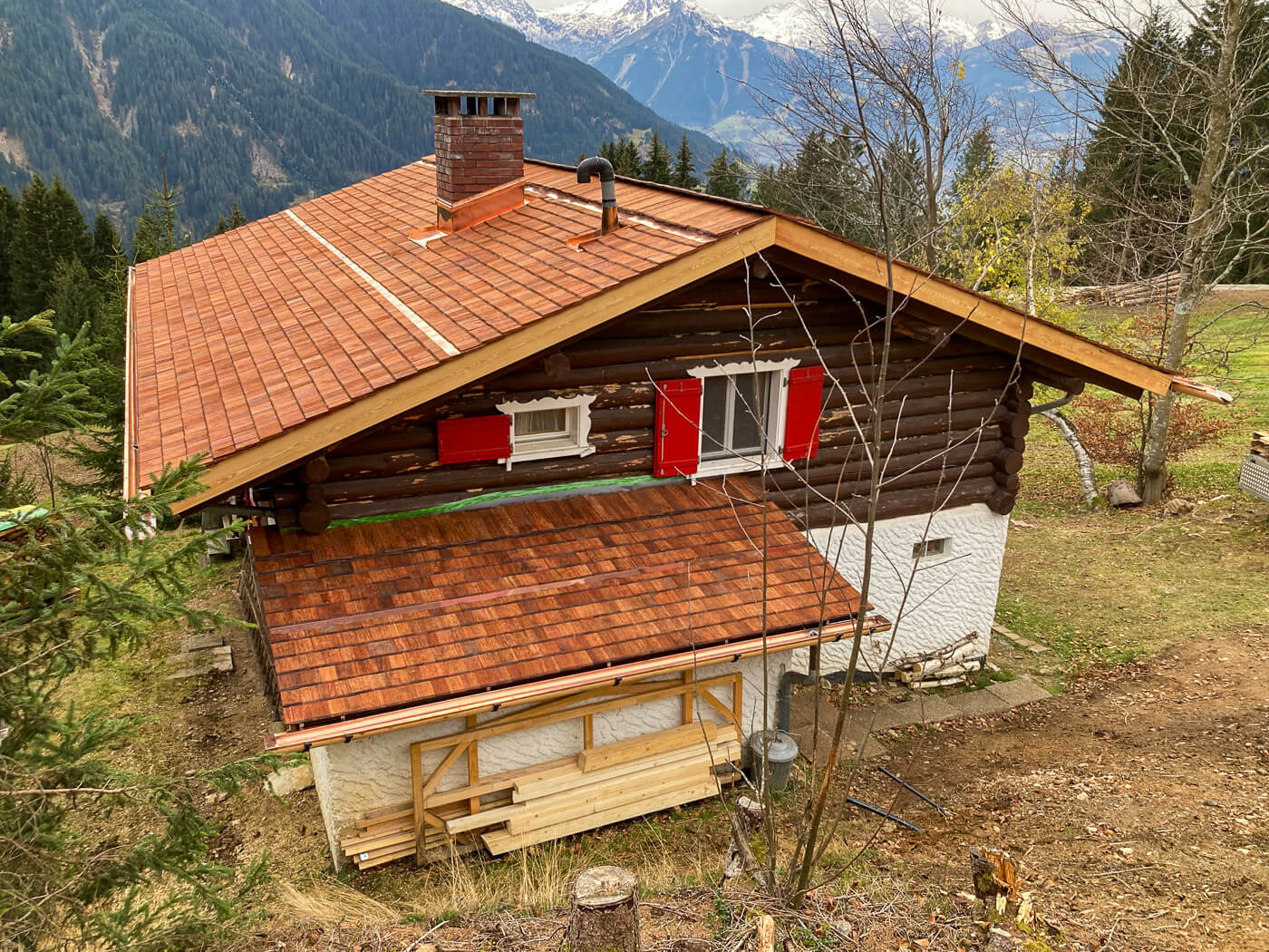 Dach mit Holzschindeln aus Wallaba gespalten