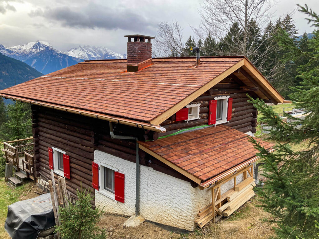 Dach mit Holzschindeln aus Wallaba gespalten