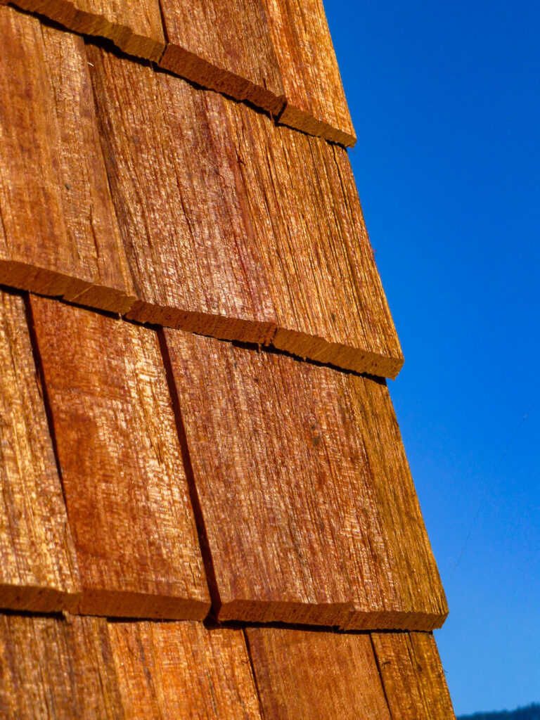 Dach mit Holzschindeln aus Wallaba gespalten