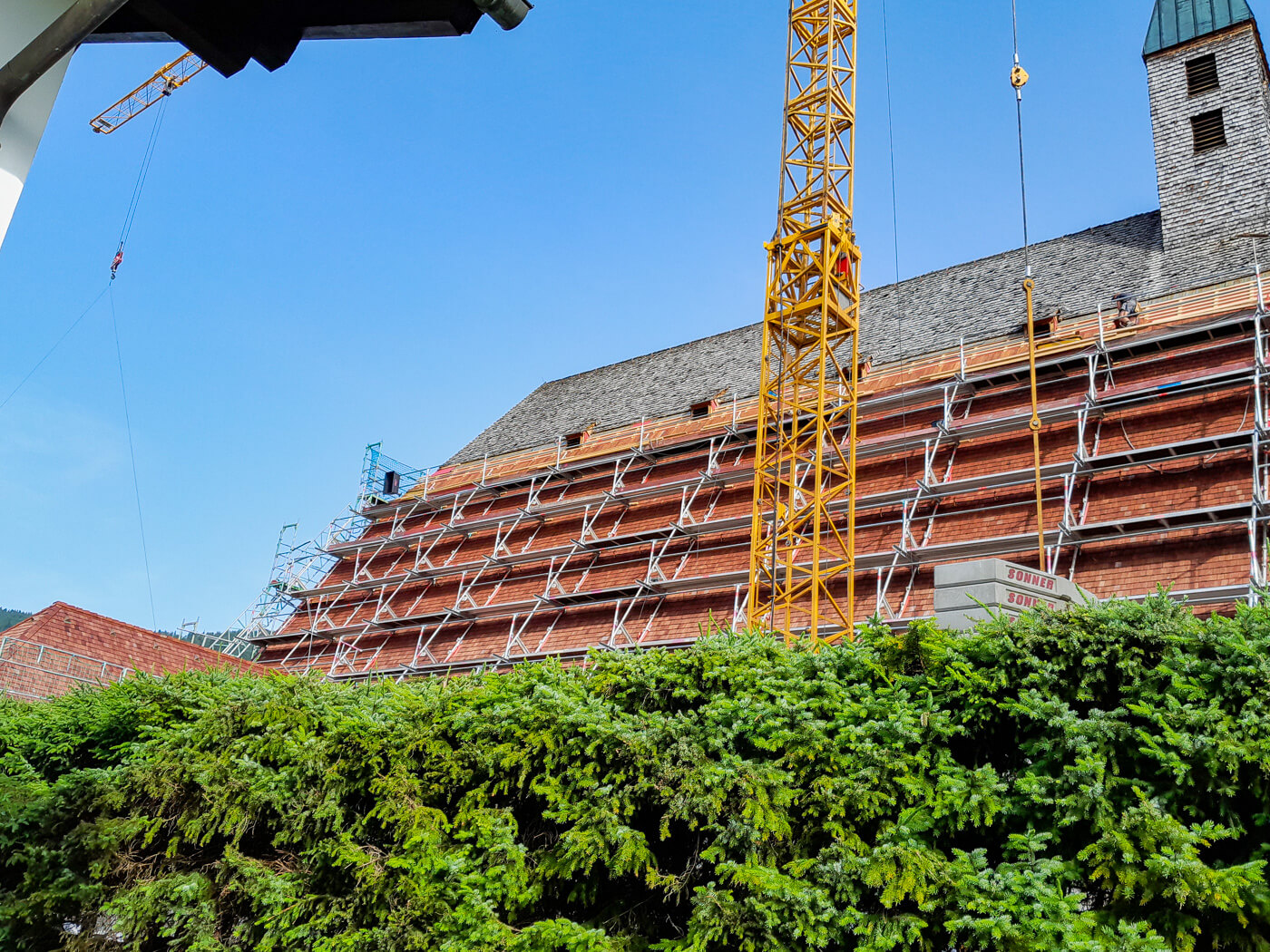 Dach mit Holzschindeln aus Wallaba gespalten