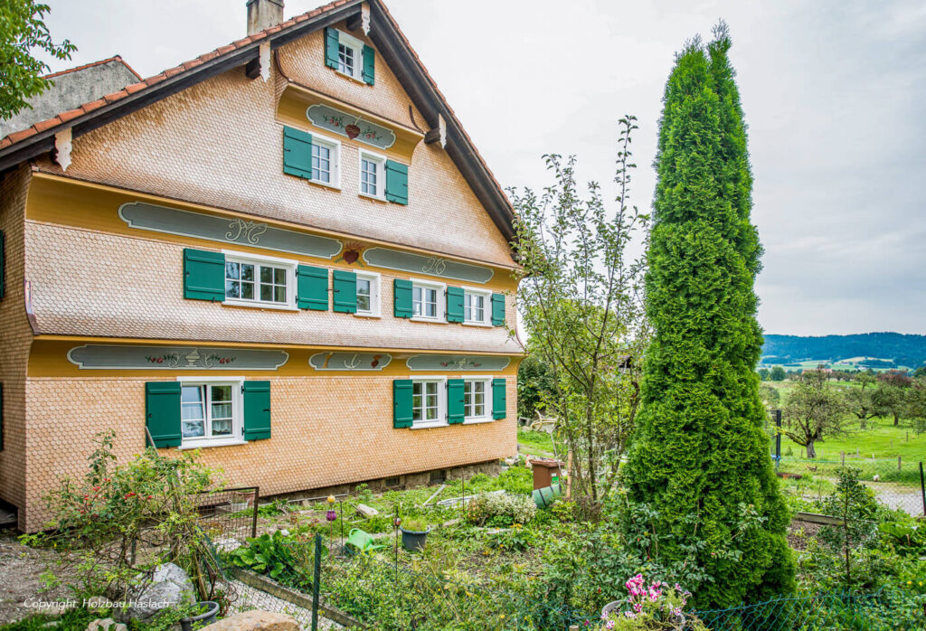 Hausfassade Holzschindeln aus Fichte gespalten