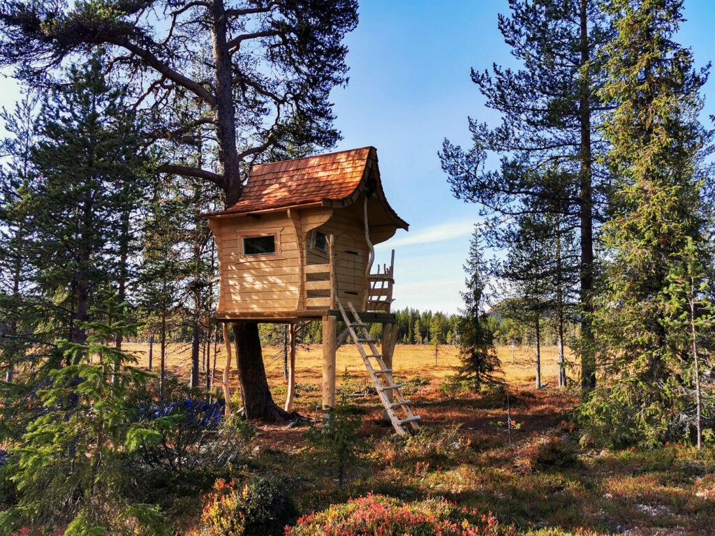 Dach mit Holzschindeln aus Rot Zeder gespalten